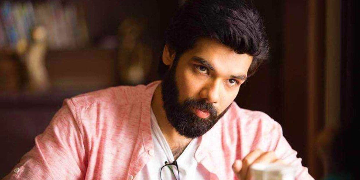 படமே ஓடாவிட்டாலும் சேட்டை மட்டும் குறைய மாட்டேங்குது.. அல்பத்தனமாய் நடந்து கொண்ட சிபிராஜ்