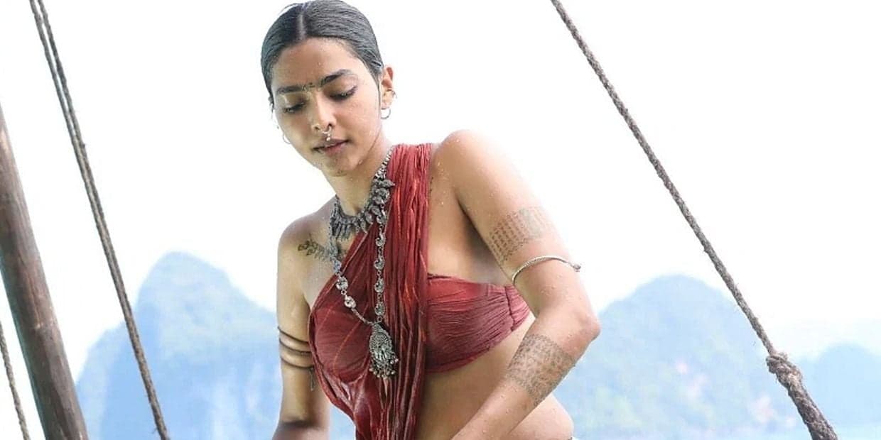 கைதி பட நடிகரை காதலிக்கும் பொன்னியின் செல்வன் பூங்குழலி.. தீயாய் பரவும் நெருக்கமான புகைப்படம்