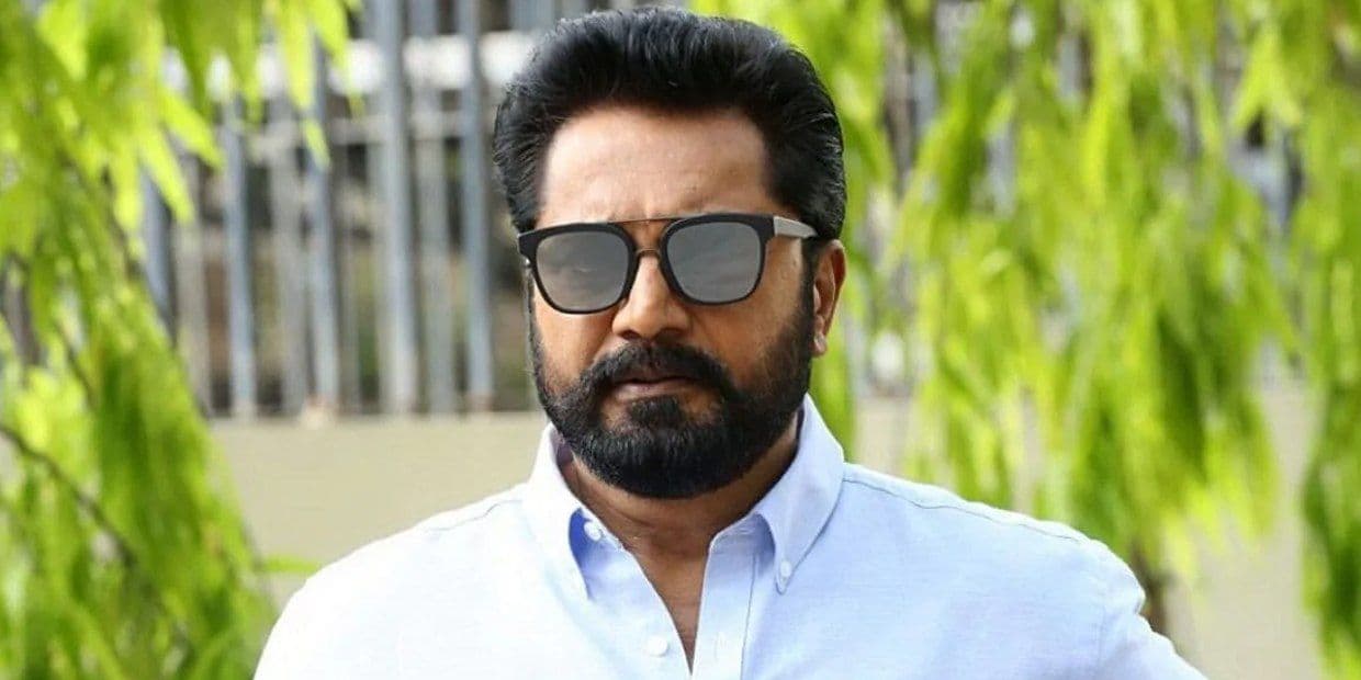 அரசியல் ஆசையால் சினிமாவில் பேரை தொலைத்த 4 நடிகர்கள்