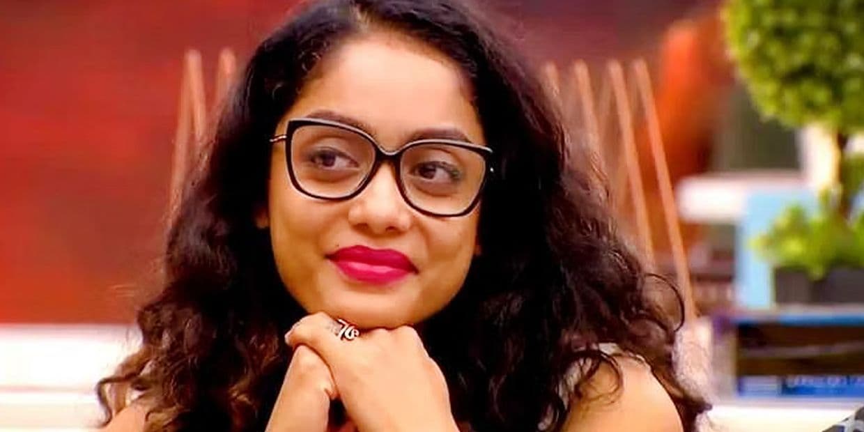 வாயை கொடுத்து வம்படியாக மாட்டிக்கொண்ட அம்மணி அபிராமி.. எங்க போச்சு உங்க ‘நோ மீன்ஸ் நோ’!