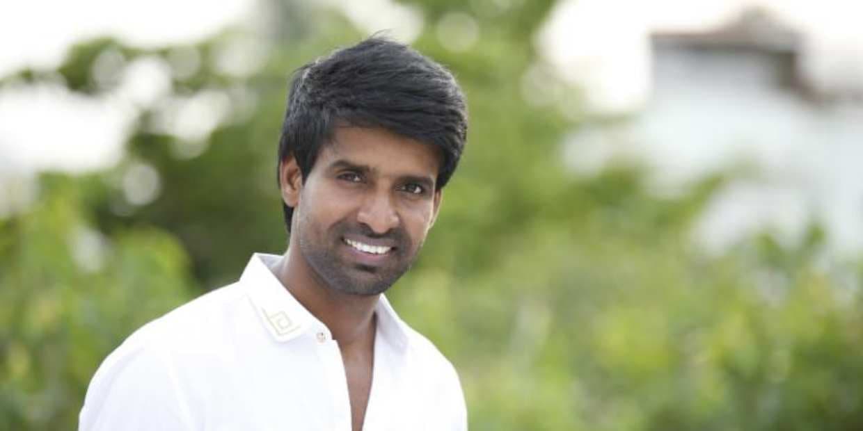 விடுதலையால் சூரிக்கு அடித்த ஜாக்பாட்.. குமரேசனின் புதிய காரின் விலை இத்தனை கோடியா!
