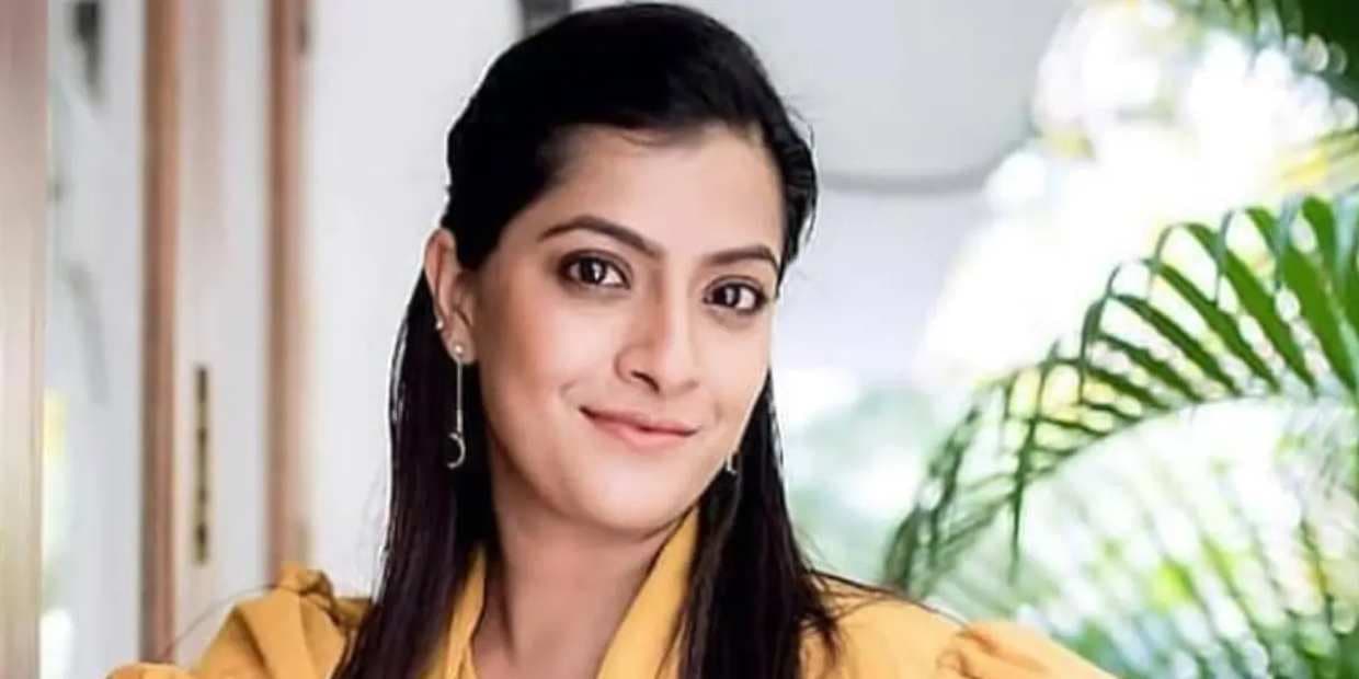 மீ டூ பிரச்சனையால் சினிமாவே வேண்டாம் என தலை தெறிக்க ஓடிய 5 நடிகைகள்.. வரலட்சுமியை சீண்டிய தயாரிப்பாளர்