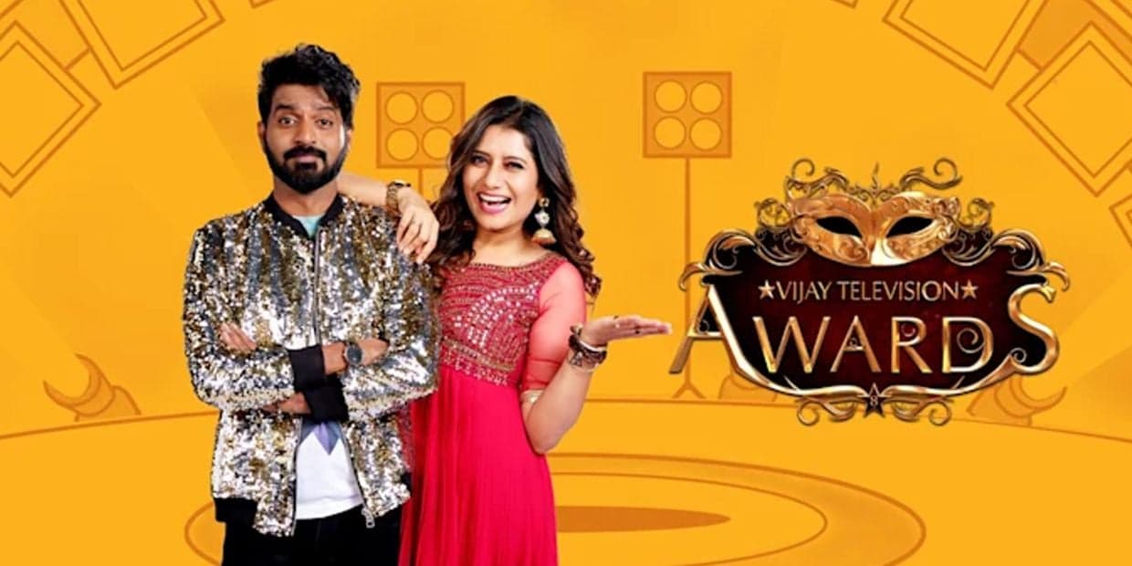 தத்துப் பிள்ளைக்கு கிடைத்த பெஸ்ட் ஆங்கர் விருது.. தலையில் தூக்கி வைத்துக் கொண்டாடும் விஜய் டிவி