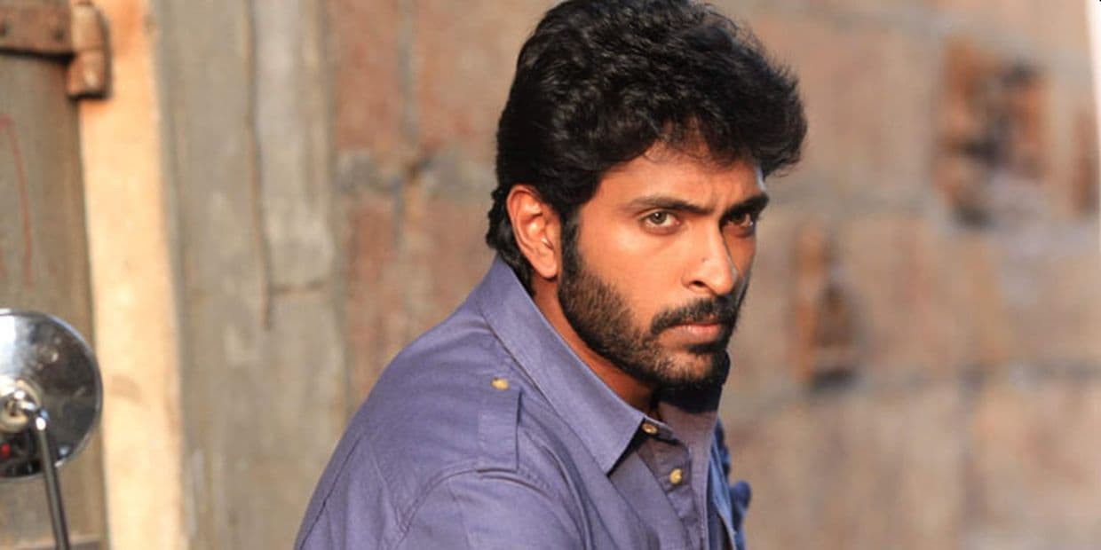 பொன்னியின் செல்வனுக்கு பின் விக்ரம் பிரபுவிற்கு வரிசை கட்டி காத்திருக்கும் 3 படங்கள்.. எதிர்பார்ப்பை எகிற விட்ட ரெய்டு
