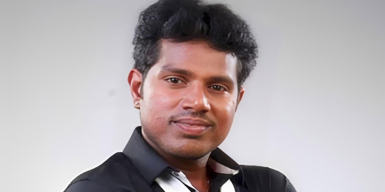 மீசையை எடுத்துரு.. அமுதவாணனுக்கு கண்டிஷன் போட்ட சூர்யா பட இயக்குனர்