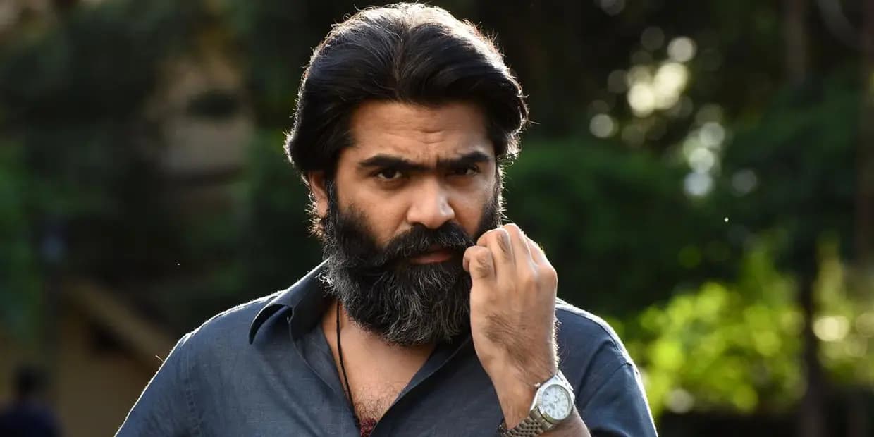 சரக்கு ஊத்தி கொடுத்து வாய்ப்பு கேட்கும் சிம்பு பட நடிகை.. கைகழுவி விட்ட இயக்குனர்கள்