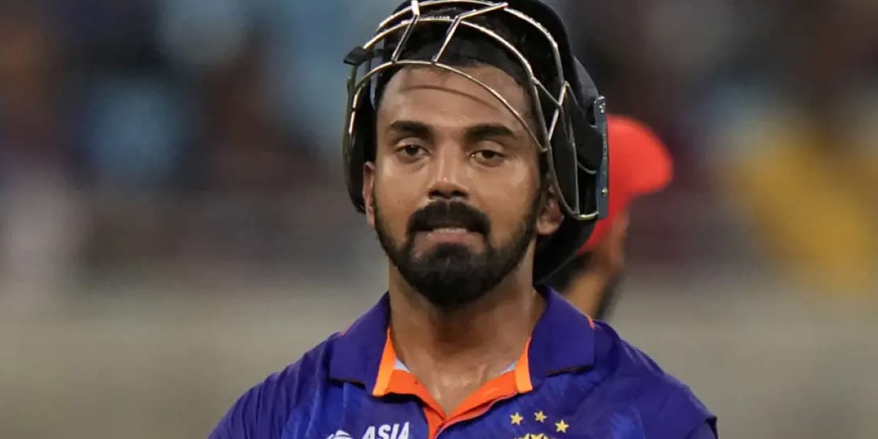 கிரிக்கெட்டில் சிக்ஸர் அடித்து வருத்தப்பட்ட 4 பேர்.. ஆறு ரண்களில் மன உளைச்சலுக்கு ஆளான கே எல் ராகுல்