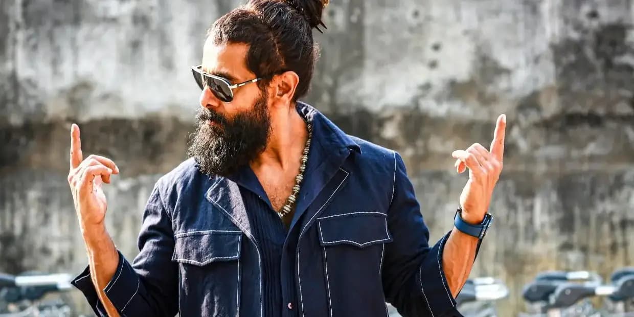 துவண்டு போய் இருக்கும் விக்ரமுக்கு கை கொடுக்கும் நடிப்பு அரக்கன்.. புதுப்படத்திற்கான அப்டேட்
