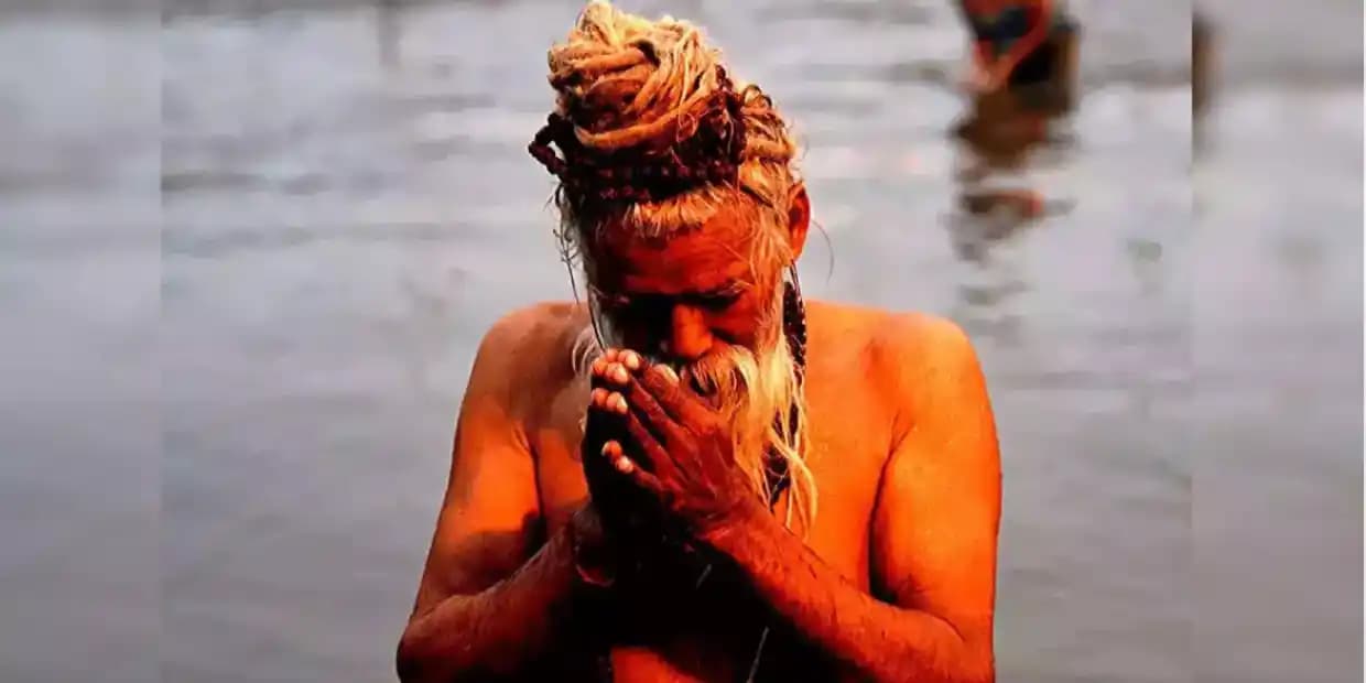 நாங்கல்லாம் குளிக்கவே மாட்டோம்.. குளிப்பது பாவம்.. இது தான் தெய்வீகம்..