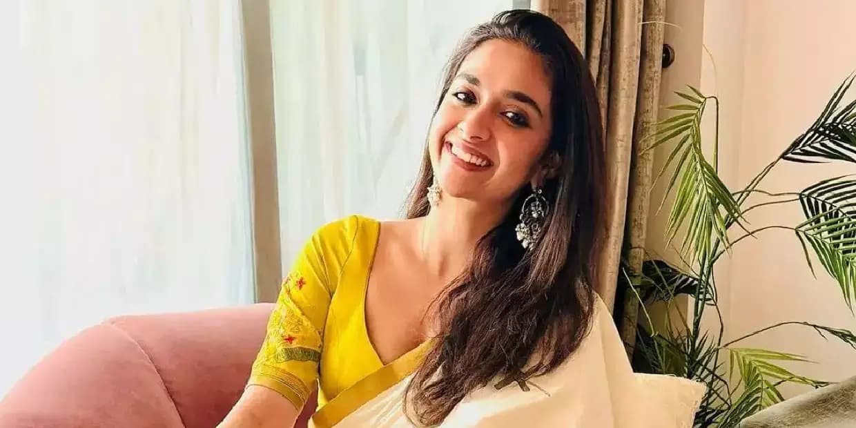 கழுத்தில் தாலியுடன் அல்ட்ரா மாடர்னாக வந்த கீர்த்தி சுரேஷ்.. திருமணத்திற்கு பின் வெளியான கிளாமர் போட்டோக்கள்