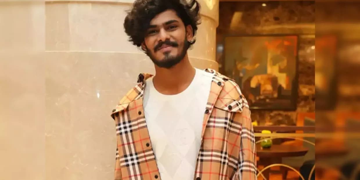 டைரக்டர் தான் வெத்துவேட்டு.. ஹீரோ இல்ல.. நடிச்சு முடிச்சு போஸ்ட்டரே ரிலீஸ் பண்ணியாச்சு…