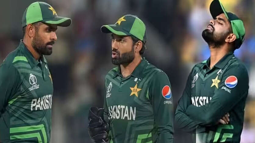 புள்ள பூச்சி பாபர் அசாம்க்கு குழி தோண்டிய 4 சக வீரர்கள்.. தனிமைப்படுத்தி சூழ்ச்சி வலையில் சின்னாபின்னமாகும் கேப்டன்