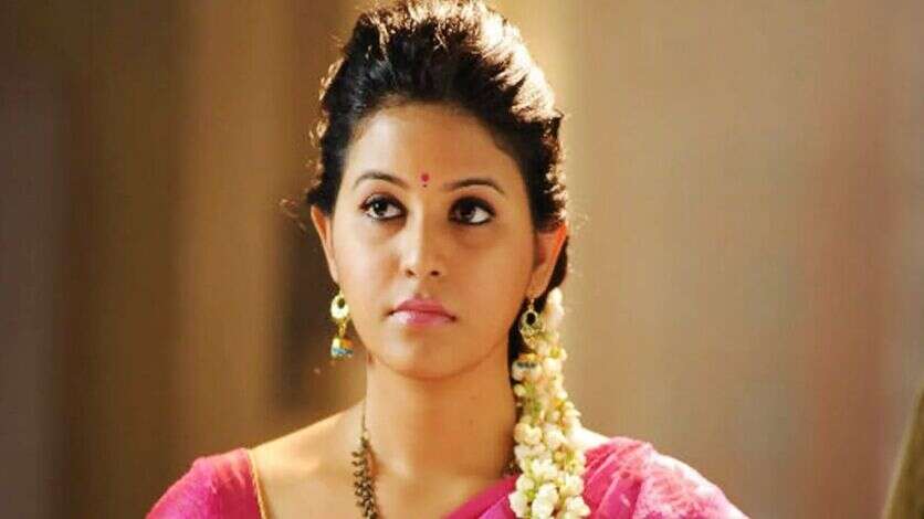 17 வருட திரை பயணம்.. மிரட்டும் அஞ்சலியின் 50-வது பட ஃபர்ஸ்ட் லுக் போஸ்டர் ரிலீஸ்