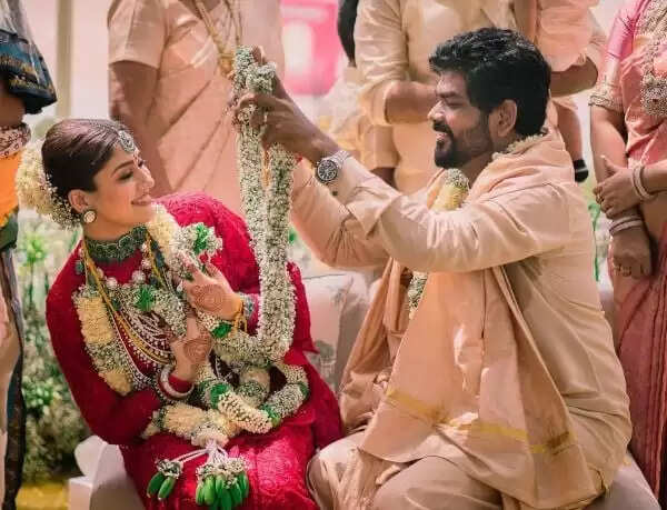 விக்னேஷ் சிவன் திருமணத்தில் வெளியான புகைப்படங்கள்.. அழகில் ஜொலிக்கும் நயன்தாரா