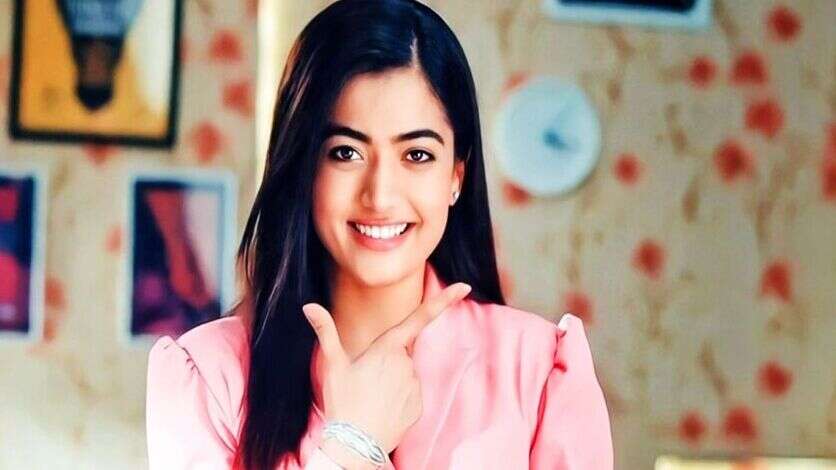 சக்காளத்தி சண்டைக்கு ரூட் போட்ட ராஷ்மிகா.. நடிகர்களை தாண்டி பிரபல கிரிக்கெட் வீரருக்கு வீசிய வலை!