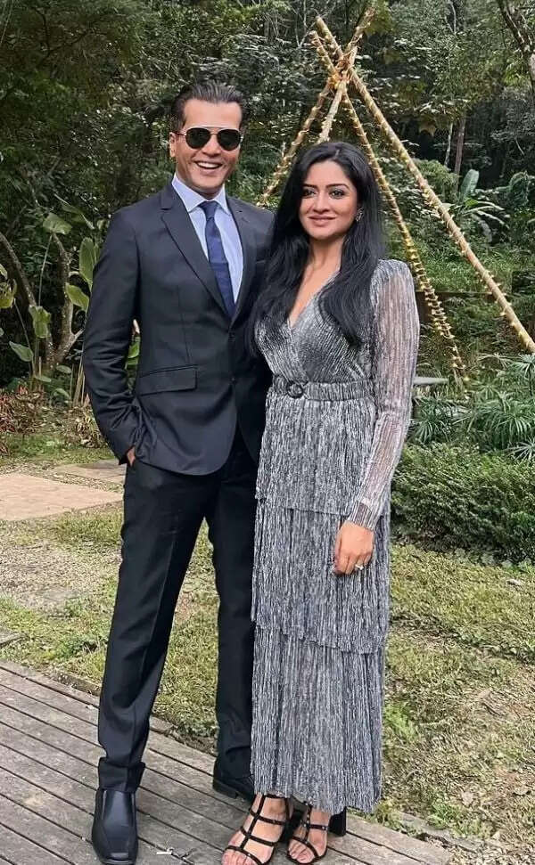 பல வருடமாய் லிவிங் டு கெதர் ரிலேஷன்ஷிப்.. 41 வயது நடிகையை கரம் பிடிக்கும் டெவில் வினய்