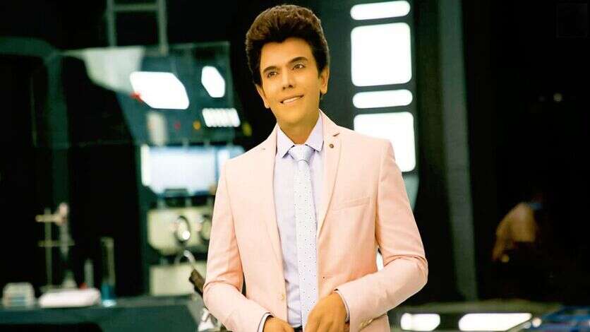 அடுத்த மரண அடிக்கு ரெடியான லெஜெண்ட் அண்ணாச்சி.. மீசை, தாடி என மாறிப்போன வைரல் புகைப்படம்