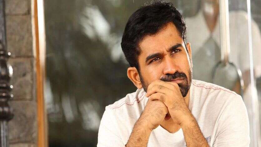 ஆளே இல்லாத கடையில் டீ ஆத்தும் விஜய் ஆண்டனி.. அக்கட தேசத்தை நம்பி 100 கோடி பட்ஜெட்டில் தோல்வி படம்