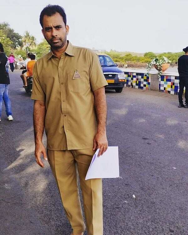 ஒரே படத்தால் ஃபேமஸான செல்வராகவன் பட ஹீரோ.. வாய்ப்புக்காக அலைந்து டிரைவராக சுற்றிவரும் பரிதாபம்