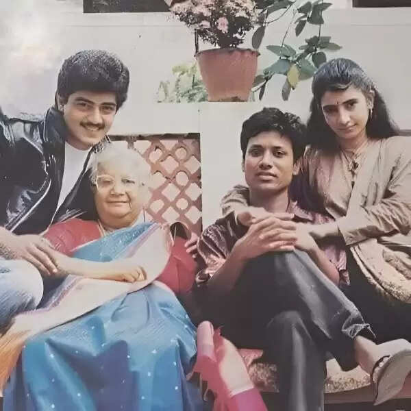 அஜித் இல்லாமல் நான் இங்கு இல்லை.. உணர்ச்சி பொங்க பேசிய எஸ்ஜே சூர்யா