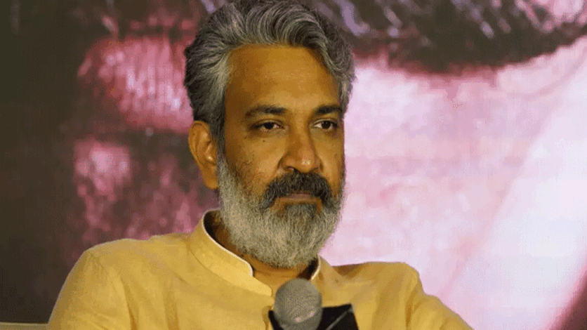 தலைசுற்றும் அடுத்த படத்தின் பட்ஜெட்.? ராஜமௌலிக்காக போட்டிபோடும் 4 கார்ப்பரேட் முதலைகள்