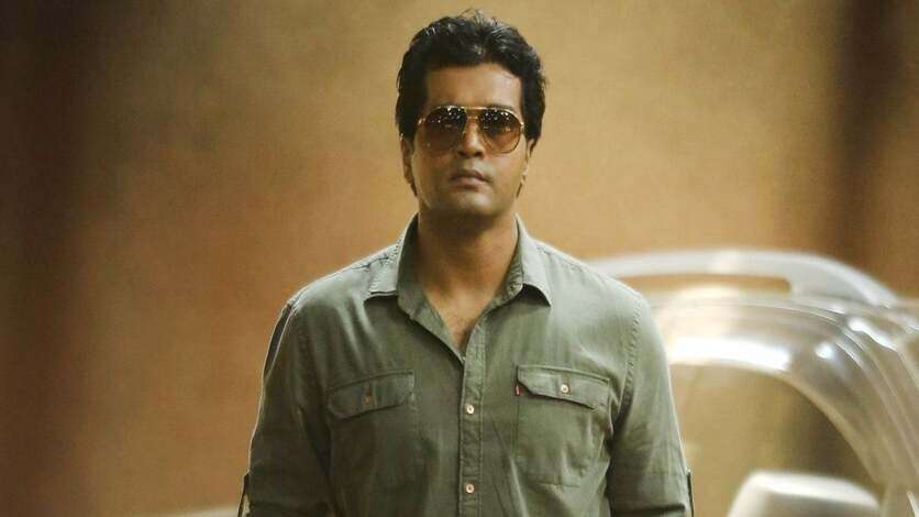 பல வருடமாய் லிவிங் டு கெதர் ரிலேஷன்ஷிப்.. 41 வயது நடிகையை கரம் பிடிக்கும் டெவில் வினய்