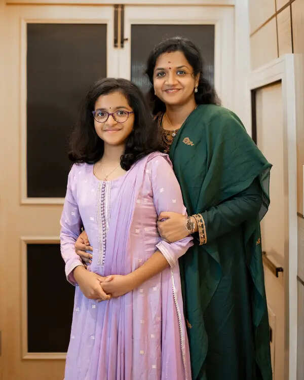 குட்டி பொண்ணு ஆராதனாவா இது.. ஆர்த்தியுடன் தீயாக பரவும் சிவகார்த்திகேயன் மகளின் போட்டோ