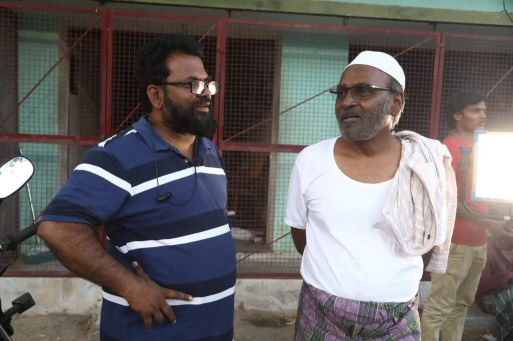 அடடே.. நம்ம தனுஷ் அப்பாவா இது.. ஆள் அடையாளமே தெரியலையே