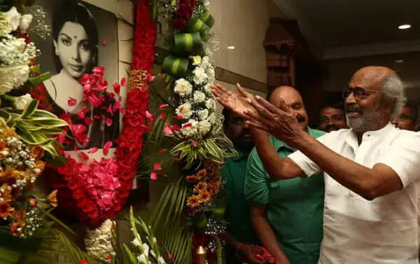 அவருடைய நினைவுகள் எப்போதும் இருக்கும்.. ஜெயலலிதாவின் வேதா இல்லத்தில் ரஜினி