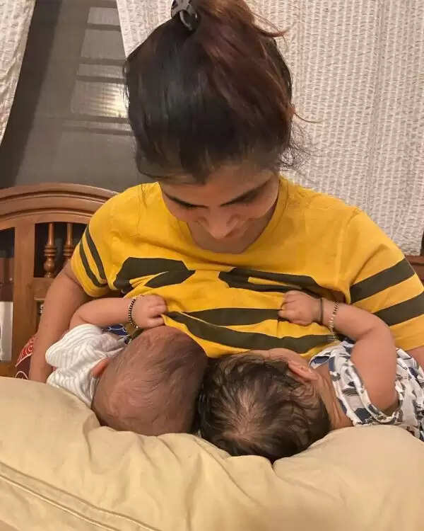 தாய்ப்பால் ஊட்டும் புகைப்படத்தை வெளியிட்ட சின்மயி.. நயன்தாராக்கு டஃப் கொடுப்பாங்க போல