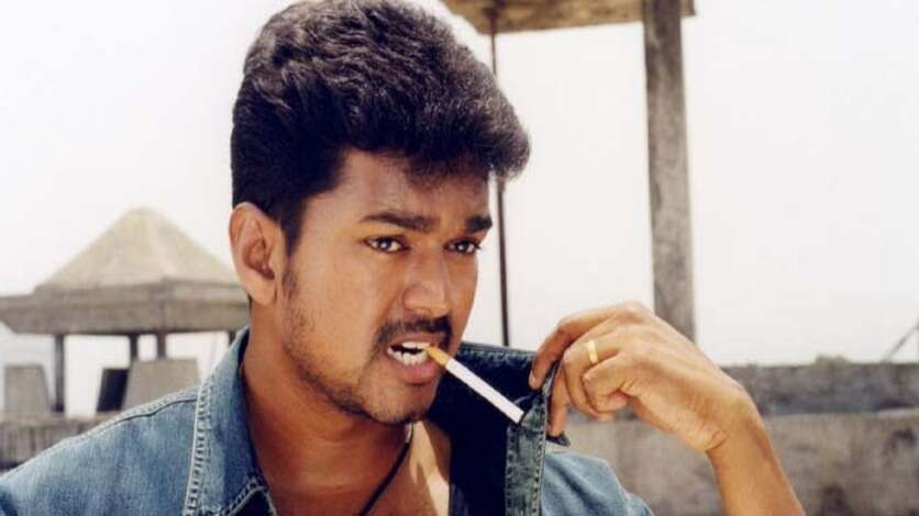 விஜய் ஸ்டைலாக தம் அடிப்பார்.. பேட்டியில் எதார்த்தமாக கூறி மாட்டிக்கொண்ட பிரபலம்