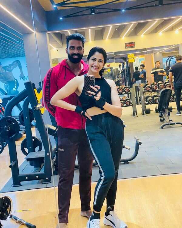 24 மணி நேரமும் ஜிம் டிரெய்னர் தான் கெதி என கிடக்கும் லாஸ்லியாவின் புகைப்படம்.. ஸ்லிம்மா மாறியும் வாய்ப்பு இல்ல ராஜா