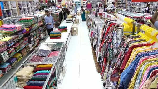 பிரம்மாண்டம்! புது பொலிவுடன், புதிய கலெக்ஷனில் துணிகளை அள்ளிக்கொள்ள வேலவன் ஸ்டோர்ஸ்க்கு வாங்க!