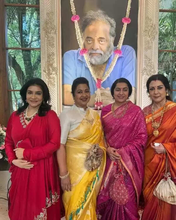 திருமணத்திற்காக ஒன்று கூடிய 80ஸ் ஹீரோயின்கள்.. சுஹாசினியுடன் வைரலாகும் கமல் முதல் மனைவியின் புகைப்படம்