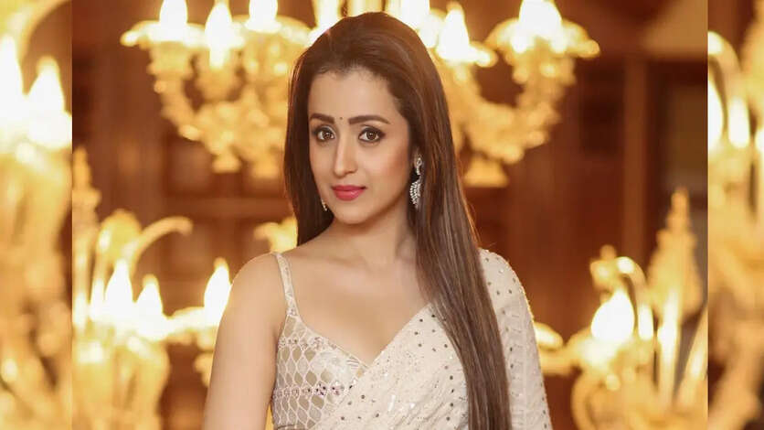 ஒரே நேரத்தில் 3 மாஸ் படங்கள்.. ட்ரெண்டிங் ஹீரோயின்களை ஓரம் கட்டிய திரிஷா