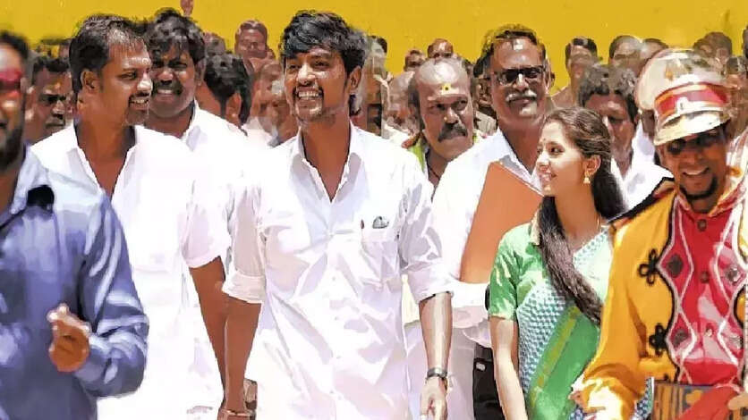 Election Movie Review : இல்லாதவன் உழைக்கிறான், இருக்கிறவன் அறுவடை பண்றான்.. விஜயகுமாரின் எலக்சன் முழு விமர்சனம்