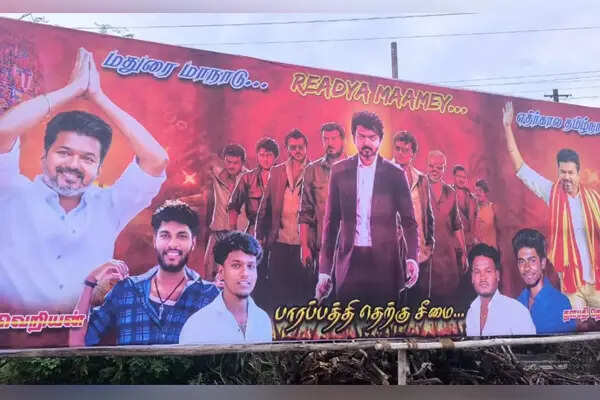 விஜய் மாநாட்டில் வைரலான பேனர்.. நடுவில் விஜய், சுற்றிலும் அஜித் படங்கள்!