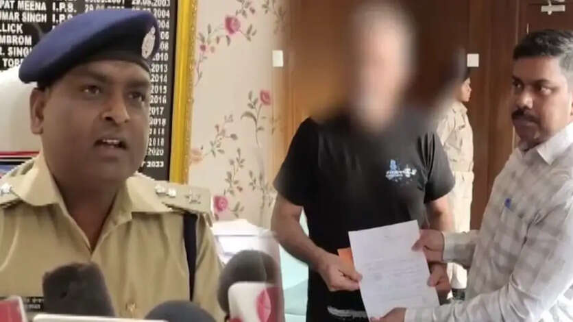 ஸ்பெயின் பெண்ணுக்கு நடந்த கொடுமை.. நீதி கேட்டால் பணத்தை தூக்கி போட்ட கேவலம், இந்தியாவுக்கே வெட்கக்கேடு