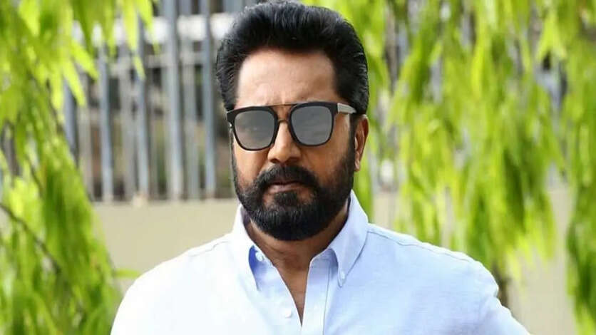 வேறு வழி இல்லாமல் சரத்குமார் நடித்த படம்.. கடைசியில் பிளாப் ஆனது தான் மிச்சம்