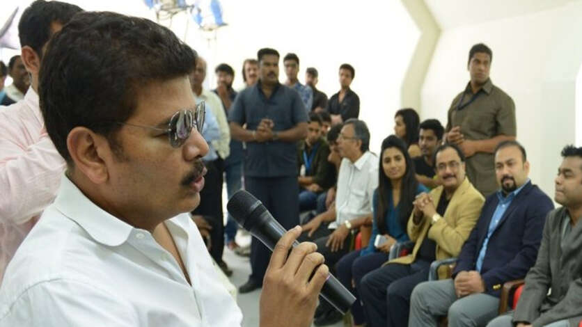 ஒரு நாளைக்கு ஒரு கோடி செலவு.. சங்கர் பிரம்மாண்டத்தால் கிழியும் தயாரிப்பாளர் டவுசர்