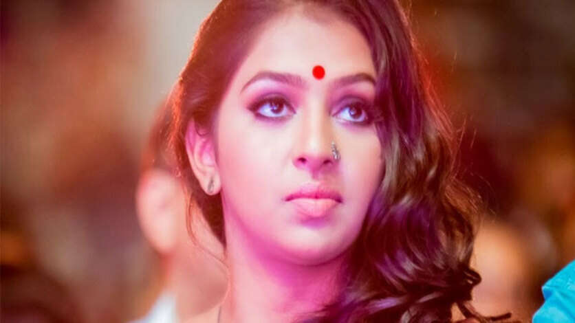 வாய்ப்பில்லாததால் இப்படி ஒரு நிலைமையா?.. உப்புக்கு சப்பாணியான லட்சுமி மேனன்