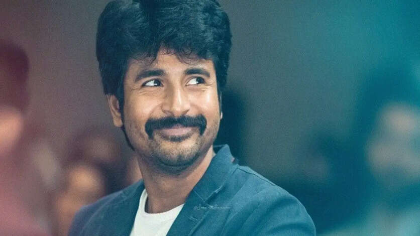 தோல்வியால் அடுத்தடுத்து விழுந்த மரண அடி.. விஜய், அஜித் பட இயக்குனரை தூக்கி விடும் சிவகார்த்திகேயன்