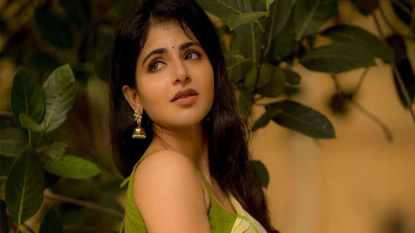 ஐஸ்வர்யா மேனனிடம் தொகுப்பாளர் கேட்ட ஒரே கேள்வி.. செல்லத்த டென்ஷன் பண்றதே வேலையா போச்சு