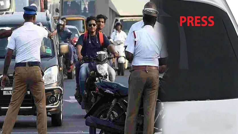 Tamilnadu: வாகனங்களில் ஸ்டிக்கர் ஒட்டினால் கடும் நடவடிக்கை.. காவல்துறையின் கெடுபிடிக்கு காரணம் இதுதான்