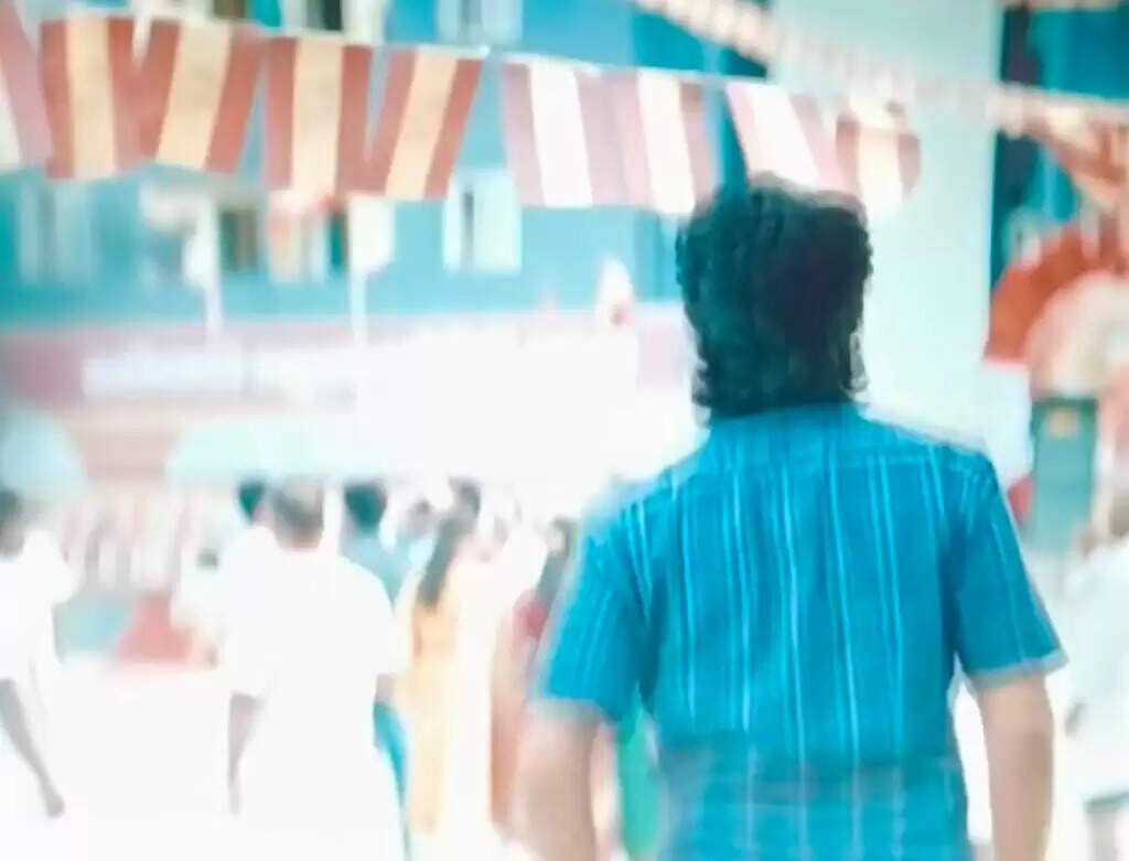 மாவீரன் படத்தில் விஜய்யின் தவெக கொடி.. அப்ப புரியல இப்ப புரியுது என வைரலாகும் புகைப்படங்கள்