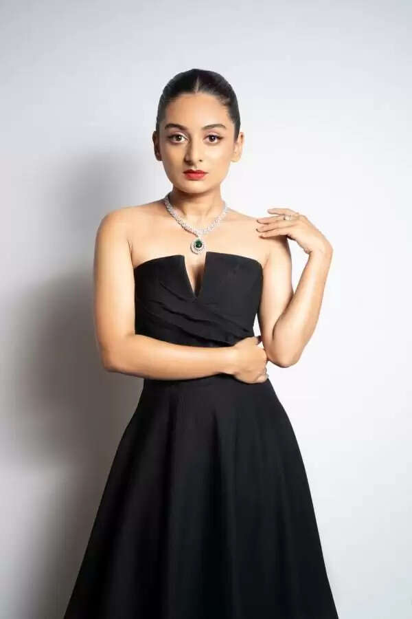 குழந்தை நட்சத்திரம் என நினைத்தால் கவர்ச்சி தூக்கலாக நடிக்கும் 5 நடிகைகள்.. நயன்தாரவையே தூக்கி சாப்பிட்ட அனிகா