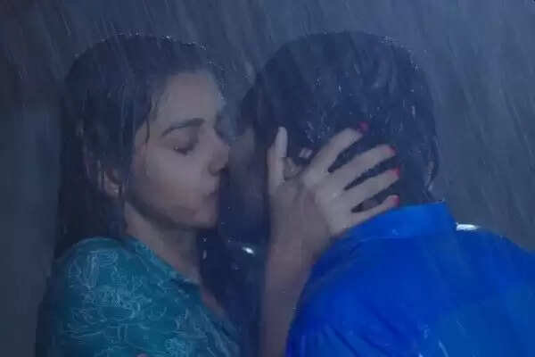 50 வயசு ஆச்சு கிஸ் கூட அடிக்க தெரியாதா? பிரபல நடிகரை அசிங்கப்படுத்திய பயில்வான்