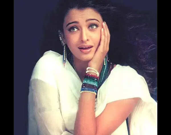 “ஐஸ்வர்யா ராய்-யை அழவைத்த கதை: பிரபல இயக்குனர் பகிர்ந்த ரகசியங்கள்”