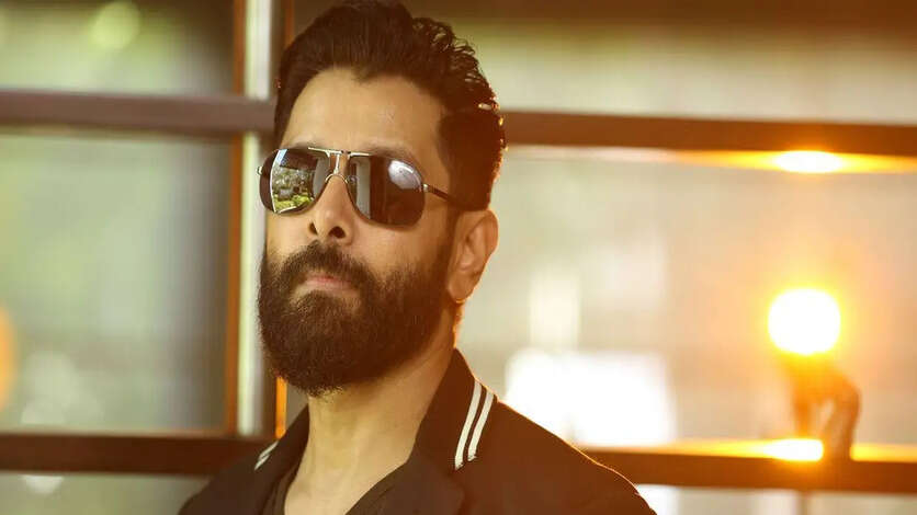 விக்ரம் கேரியரை தூக்கி நிறுத்திய சூப்பர் ஹிட் படம்.. 21 ஆண்டுகளுக்கு முன் சிங்கம் போல வந்த சியான்