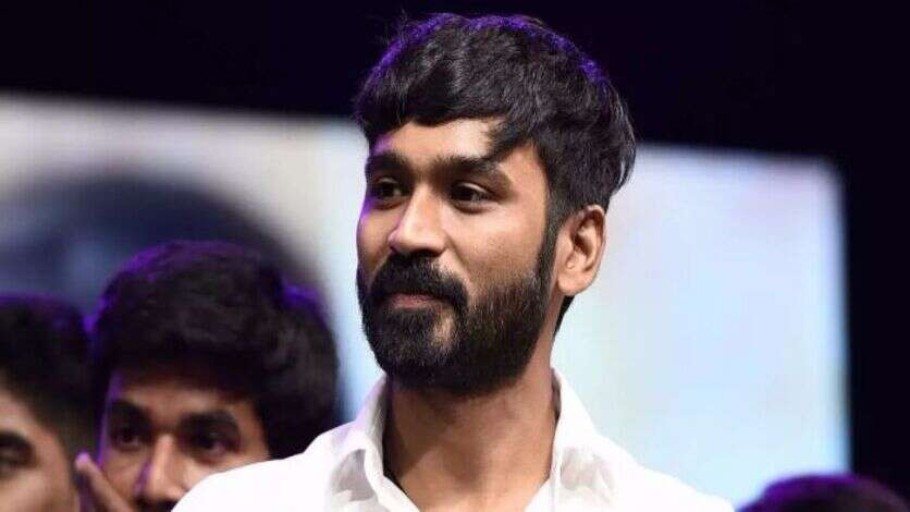 இரண்டே நாளில் நின்றுபோன தனுஷின் படம்.. கண்ணீர் விட்டு கதறிய வெற்றி இயக்குனர்